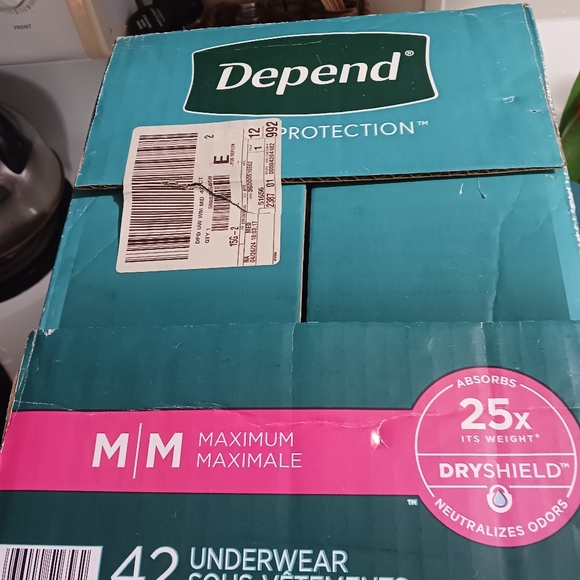 Depends Adult Underwear Sz Medium 42 count New in box. Max protection Dryshield - Picture 2 of 3